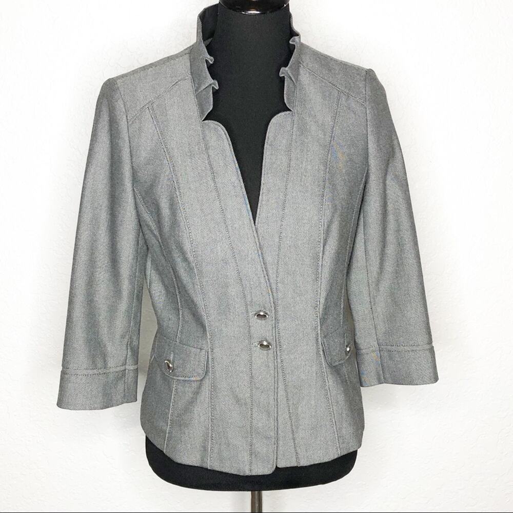 WHBM blackโ white button front ruffle collar blazer size 6